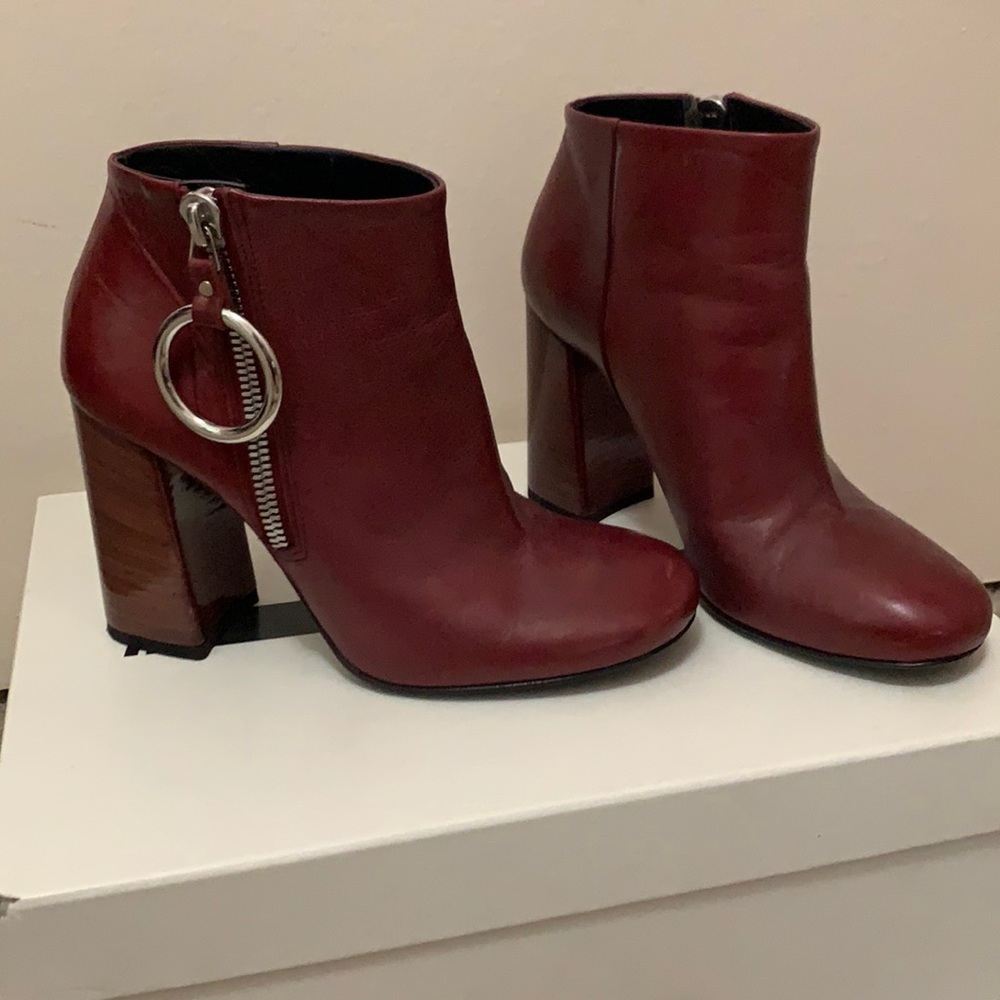 Women’s maroon heeled boots